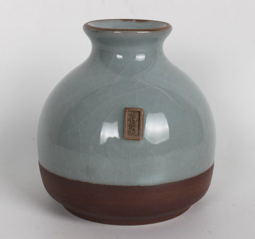 Chinese folk collections of handcrafted ceramic vases